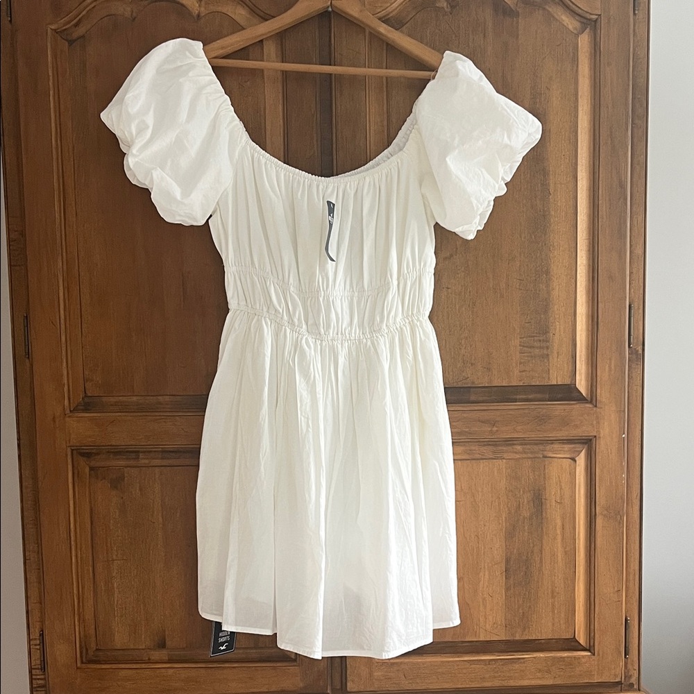 NWT Women’s Hollister White Puff Sleeve Dress Size Large With Built in Shorts